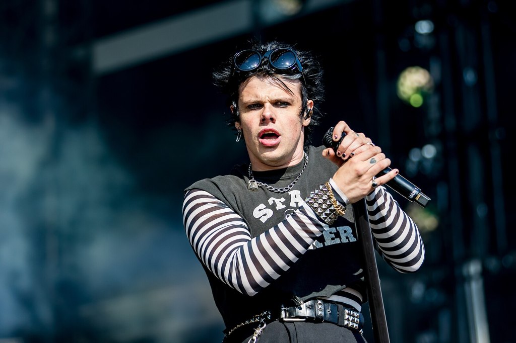 Yungblud pays tribute to mentor Ozzy Osbourne at the 2025 VMA&nbsp;Awards